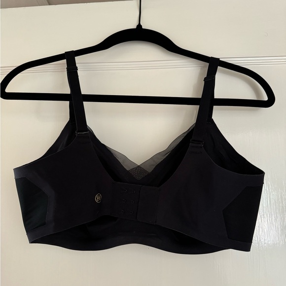 Two Honeylove Crossover Bras - Picture 10 of 11